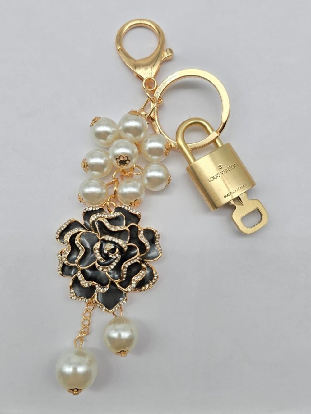 Louis Vuitton Gold Lock 🔑 Authentic LV Padlock + Unbranded Flower Bag Charm - Picture 4 of 9